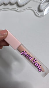 Skin tight gloss